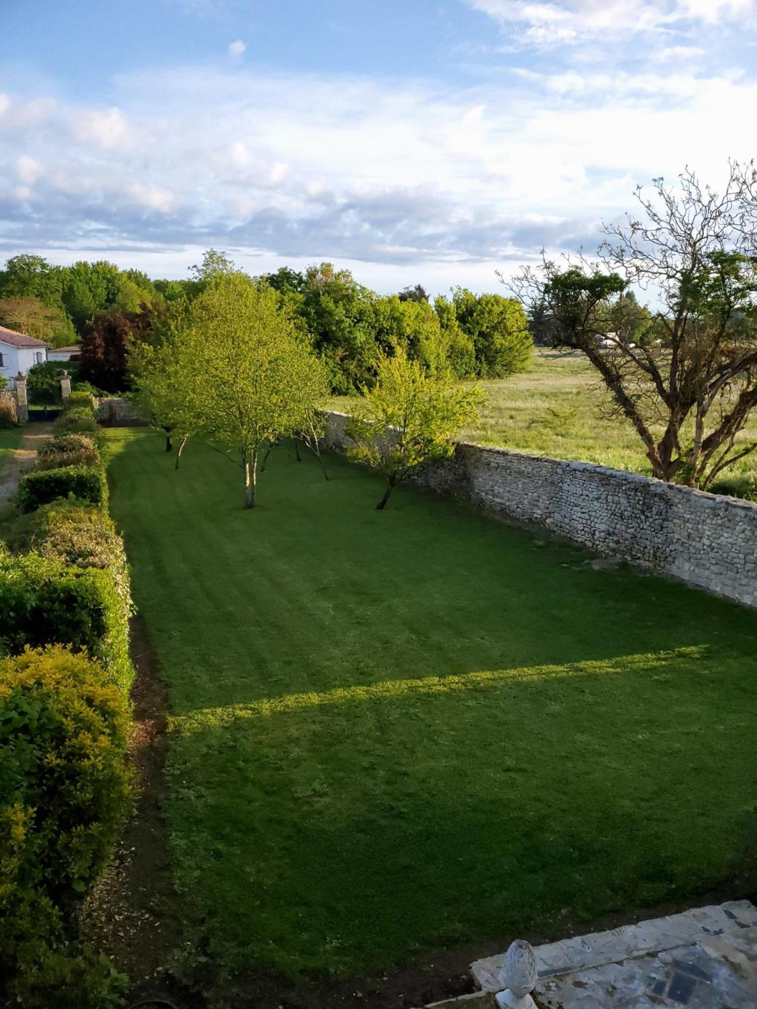 Bed and Breakfast Domaine De La Gemoliere à Gémozac Extérieur photo