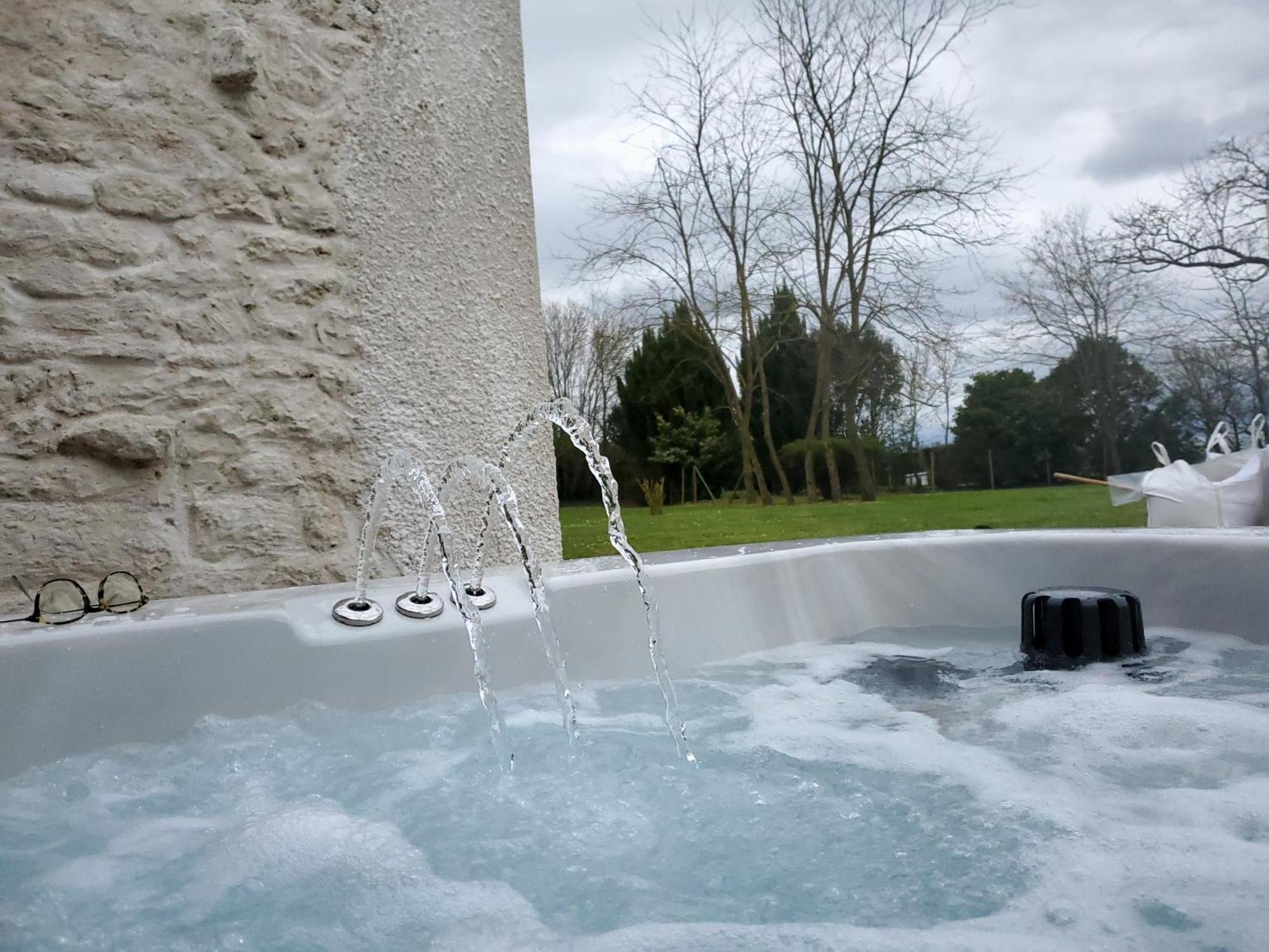 Bed and Breakfast Domaine De La Gemoliere à Gémozac Extérieur photo